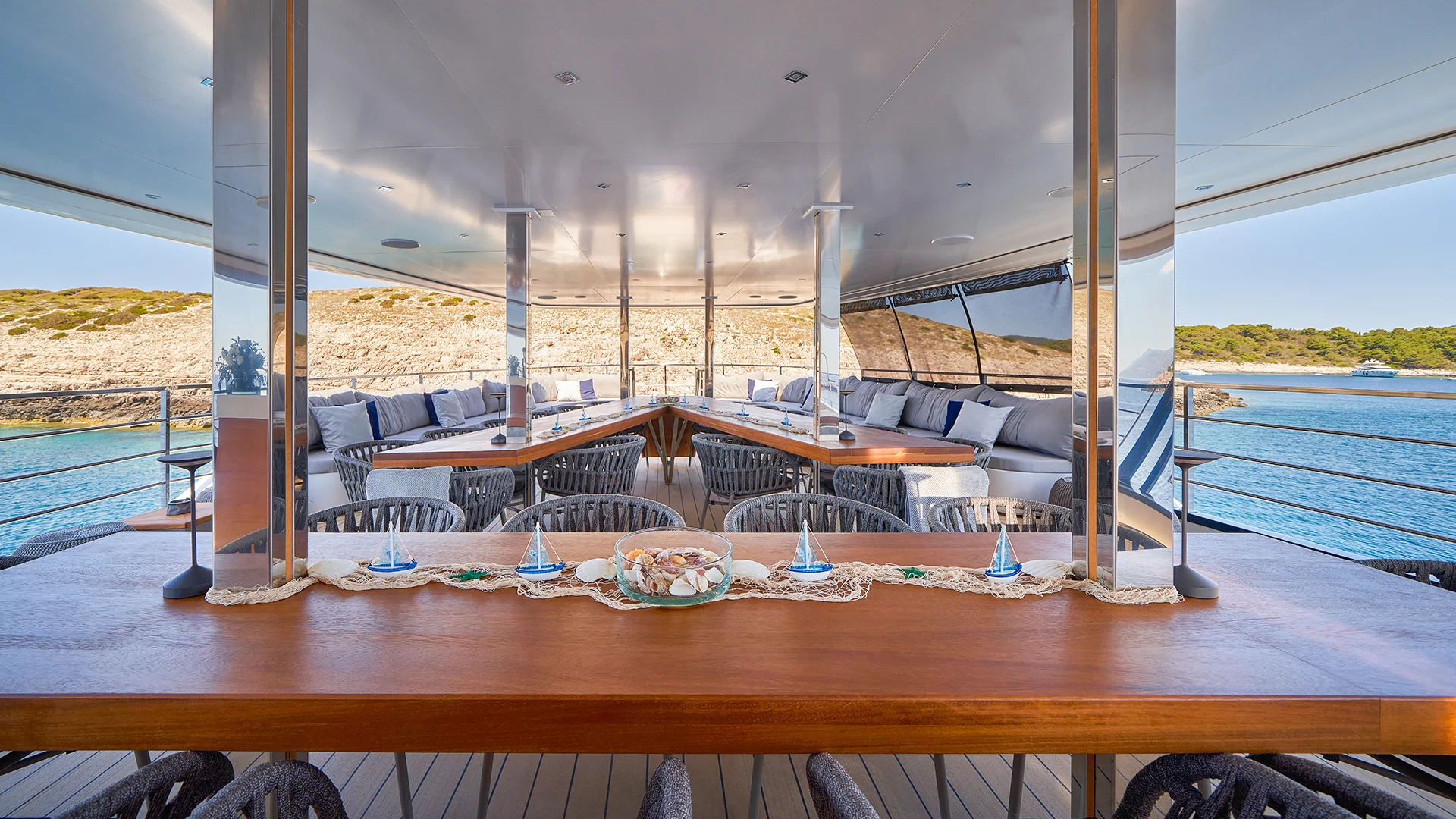 11 Argo exterior dining
