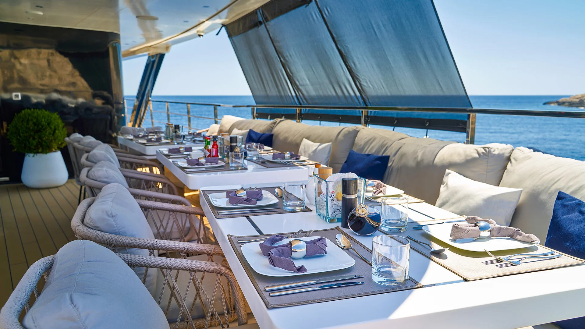 12 Argo upper deck dining aerea