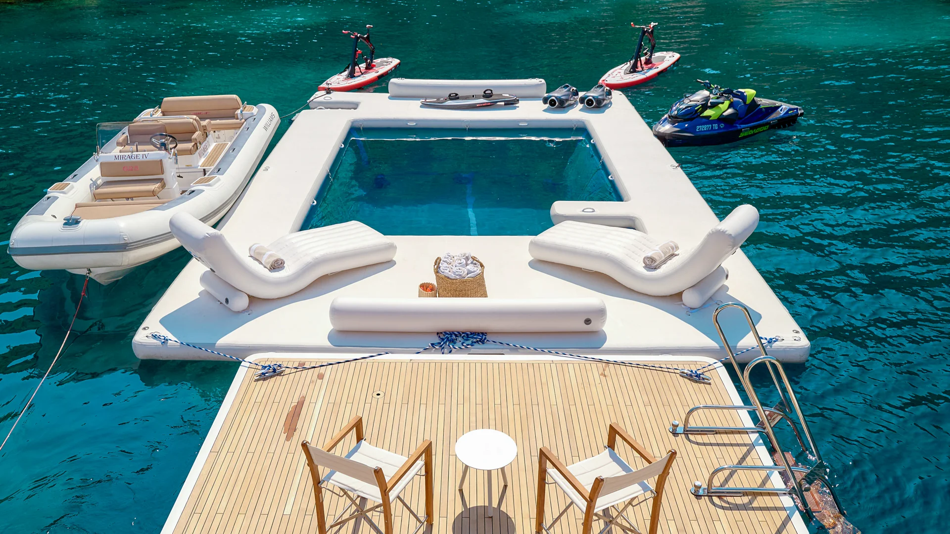 12 Mirage IV beach pool