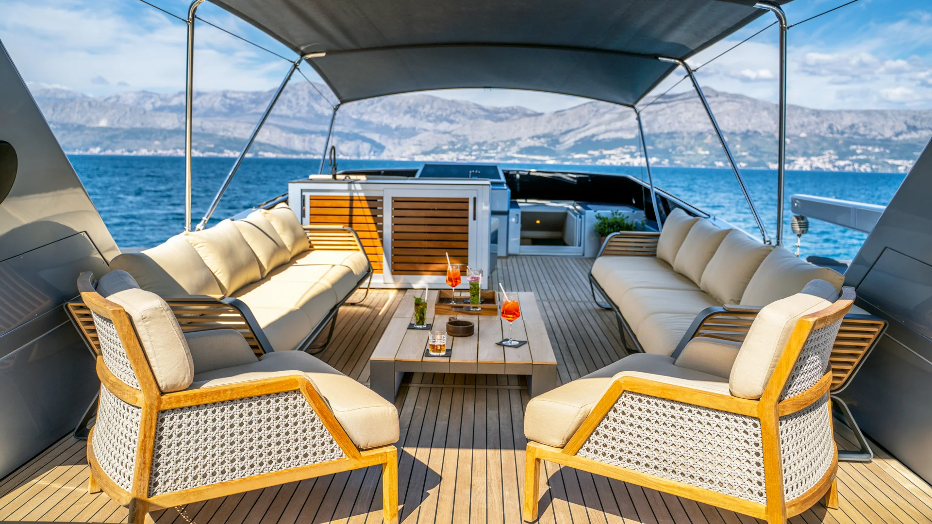 15 Phantom panoramic flybridge outlook