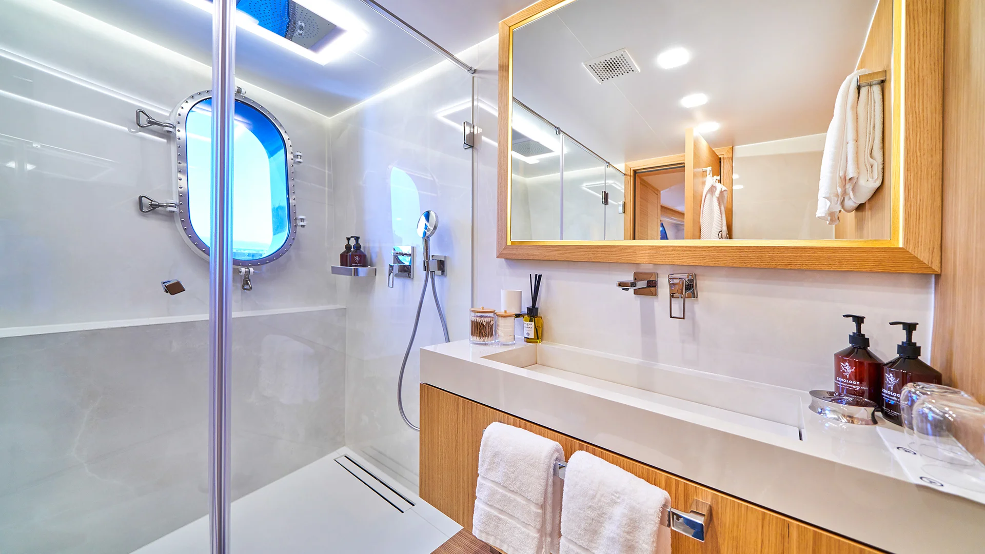 21 Argo bathroom